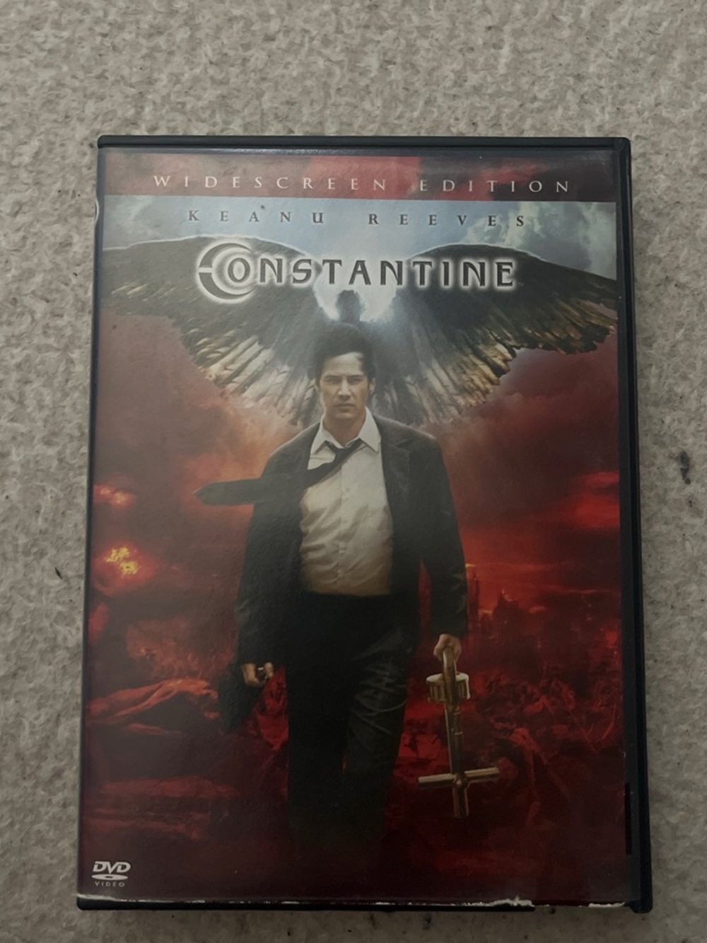 Constantine (Widescreen Edition) DVD - Keanu Reeves - Black and Red Artwork